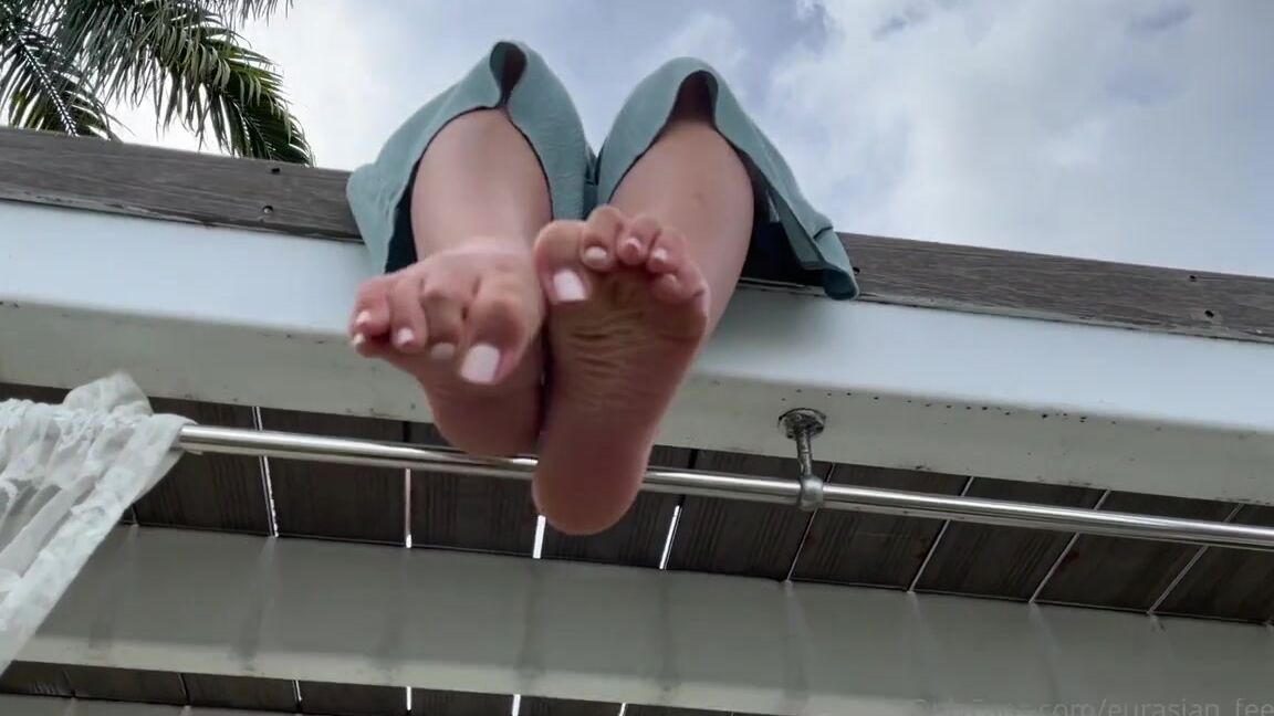 Eurasian Feet Vip Nicknamed Eurasian Feet Vip 09 28 2021 Onlyfans Video You Took The Chance And Spied On My Feet While I Was Outside Enjoying The Fresh