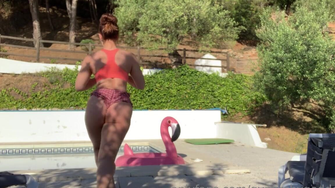 Goddess Gynarchy Little Morning Leg Work And Stretch By The Pool