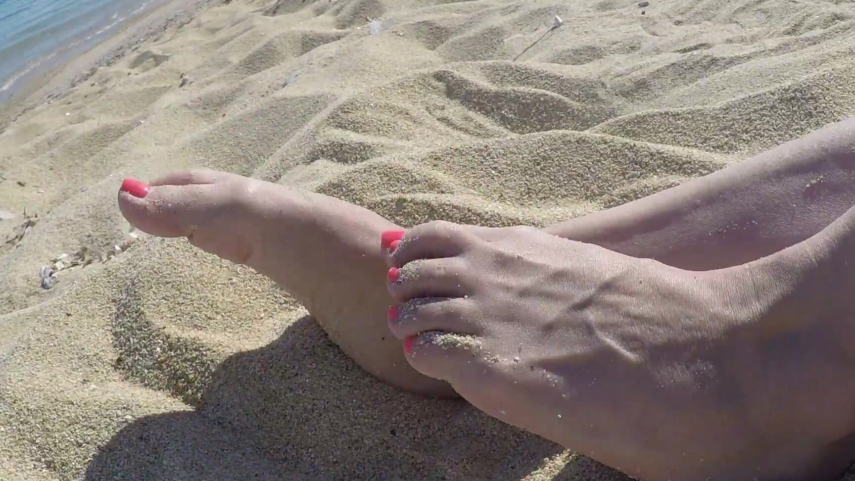 julia jordan feet and nipples on the beach