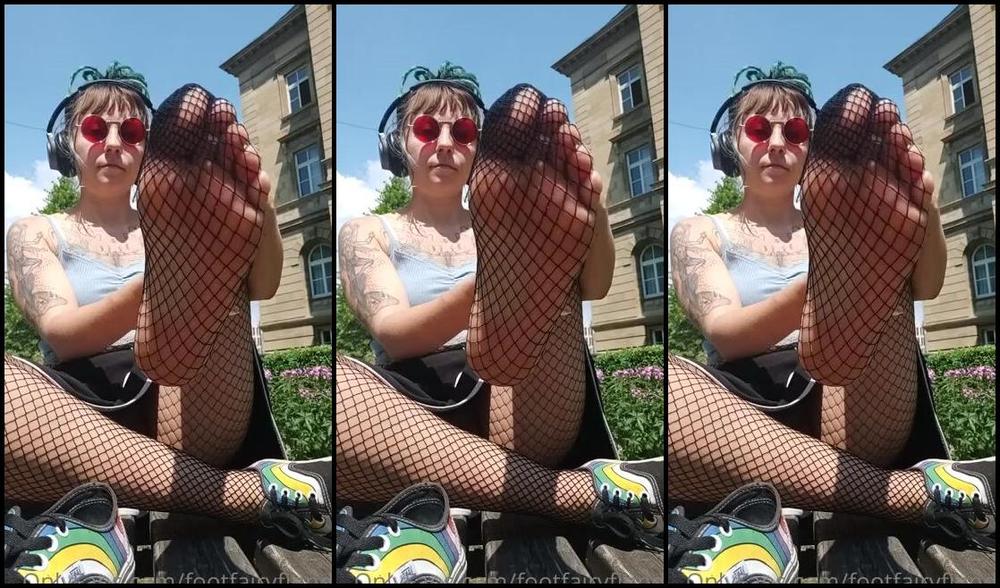 Freakyfjondaxxx Onlyfans Public Feet Playquite Many Walking Past But Whateverlove To Tease You In Publicvideo First 1