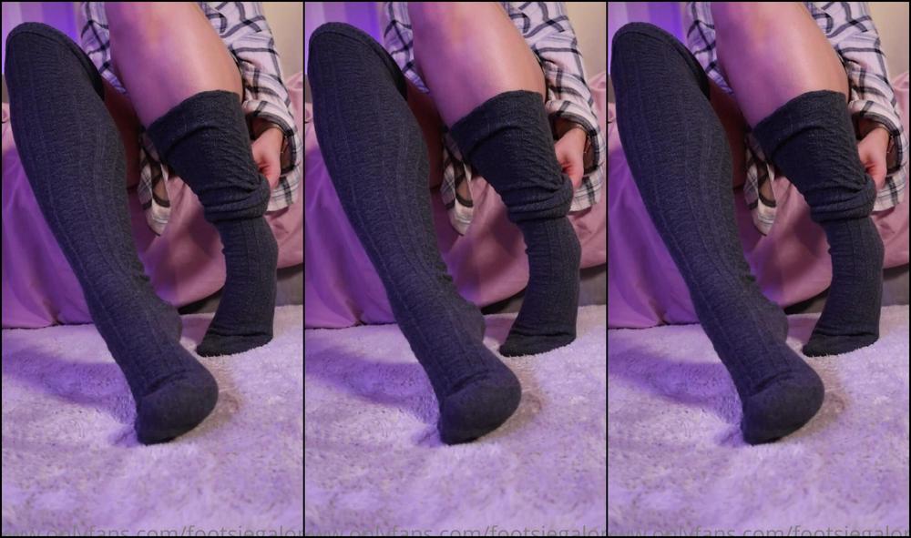 Footsiegalore Thigh High Thursday Would You Like To Chill With Me And Warm Me Up On A Cold Winters Day