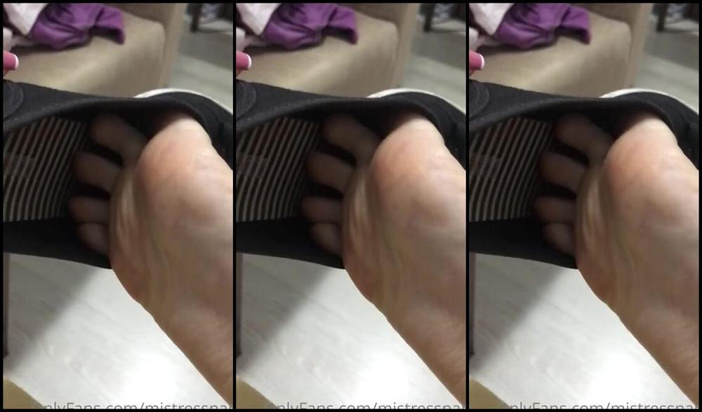 Mistressnara Onlyfans Stinky Feet Hi Love I Took My Shoes Off Especially For You Can You Imagine The Smell Between My