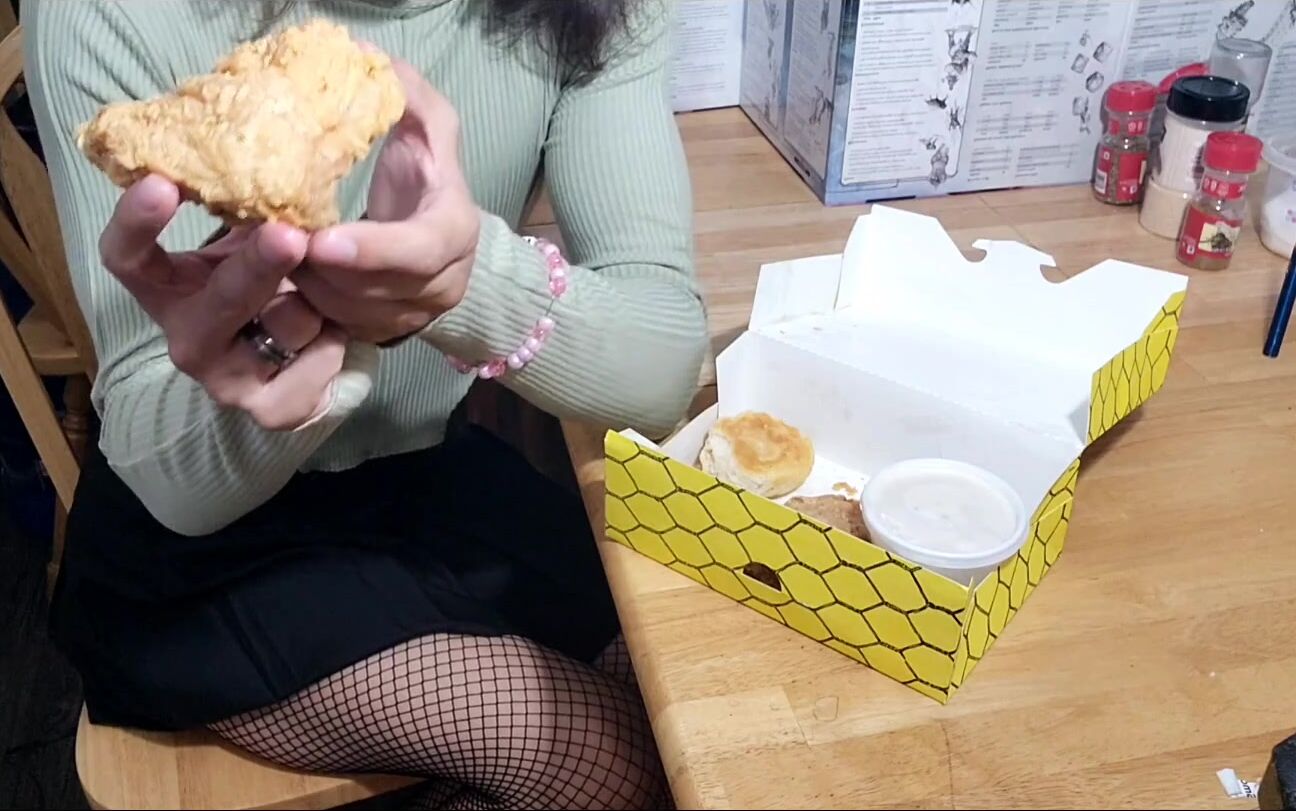 "Blacked" Femboy, Twink, Crossdresser, Crossdressing, Mukbang, Food, Humor, Fishnet, Eating, Chicken, Anal Destruction, Suggest Blacked Femboy Eats Fried Chicken Chicken Express pornhub