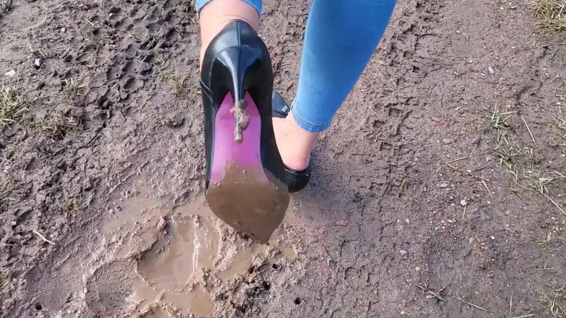 Kats Worn Heels Nicknamed Katswornheels Onlyfans Having Some Fun In My Vintage Heels Before Sending Them Out To Their New Owner