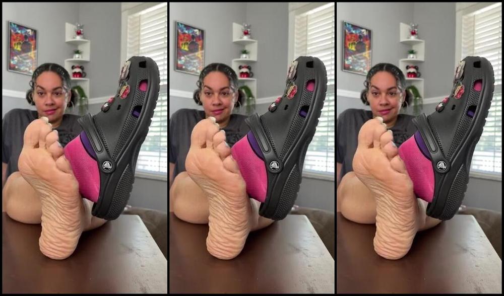 Deedeericanfeet 05 20 2024 Onlyfans Video As Requested In This View Teasing U Wit My Crocs And Socks