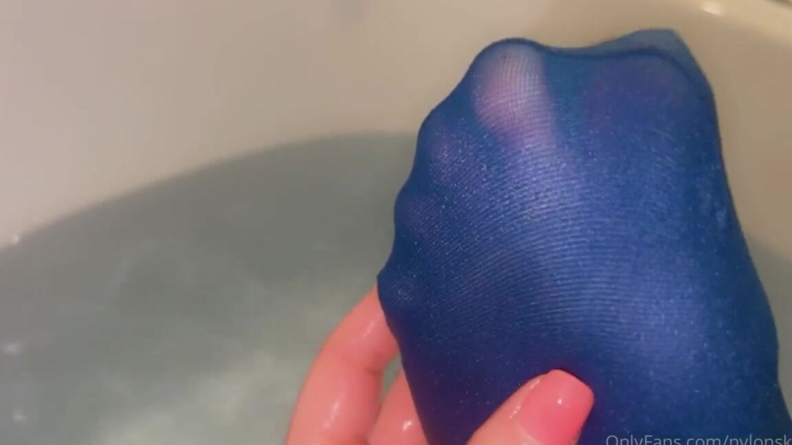 Nylonskitten Nicknamed Nylonskitten 02 06 2024 Onlyfans Video Nice Relaxing Bath Listening To Some Jazz In My Blue Tights This Evening