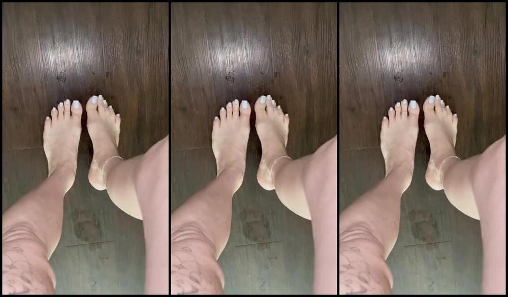 Fendi Feet Aka Goddessfendi Onlyfans Talk A Walk W Me As I Spit On My Feet And Get Them All Messyp