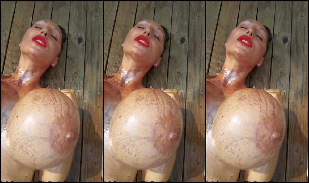 Penelopeblackdiamond I Have Diamonds On My Skin Enjoy This Fantastic View With Much Oil Over My Skin Onl