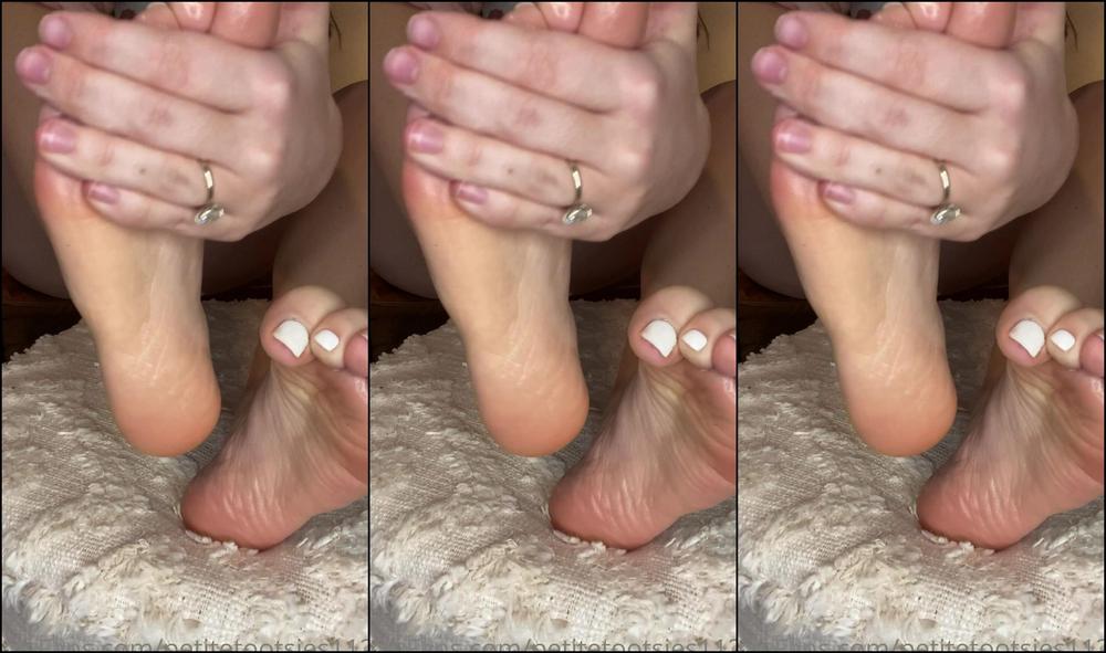 Petitetootsies Videos Just Enjoying Some Christmas Music While You Are Up Close And Personal With My