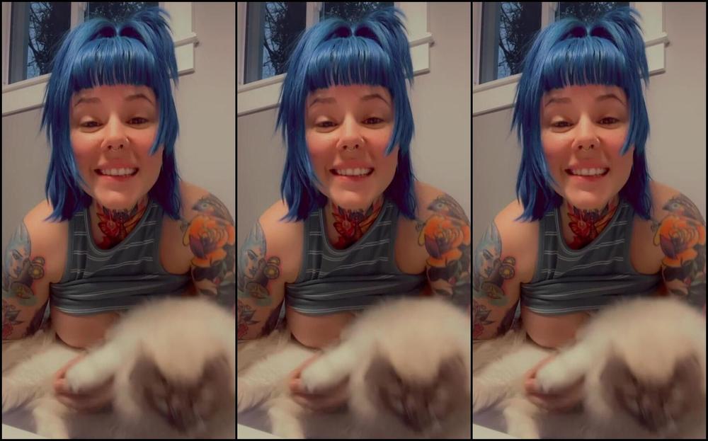 Ihatelaika 2330426140 01 14 2022 Boobies A Special Guest