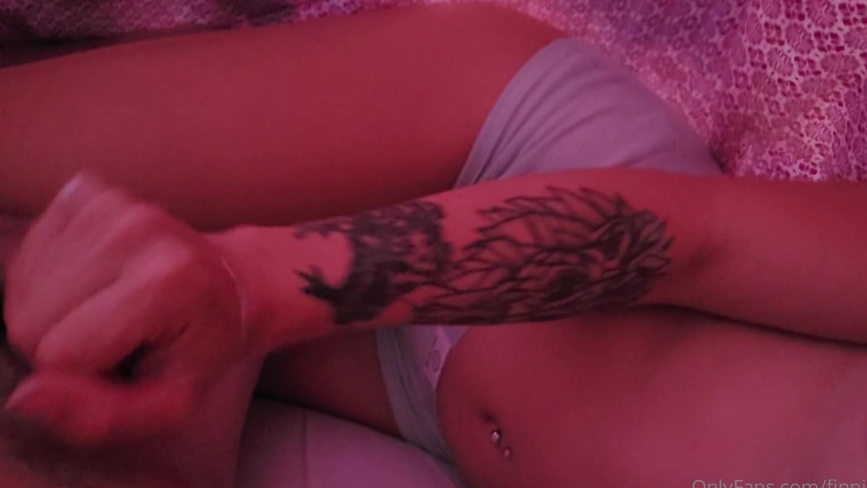 finnisfine-29-04-2021-2096625840-i-really-like-giving-oiled-handjobs-play-time-under-the-covers-nofunk4u