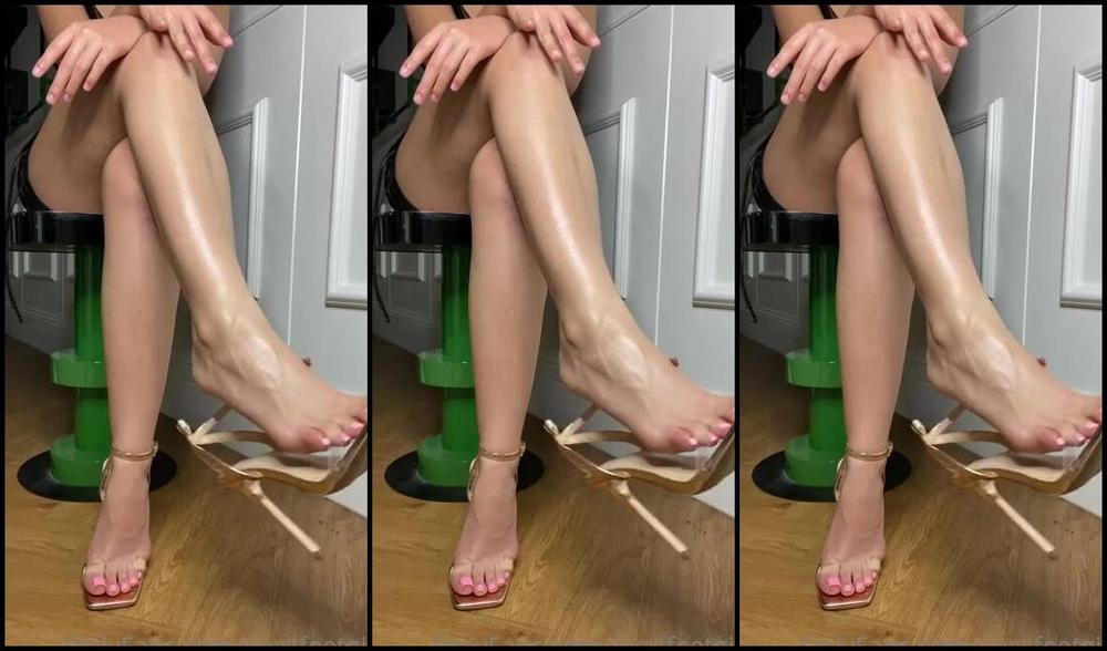 Ayasfeetgirl Onlyfans Dangling And Oily Soles 1