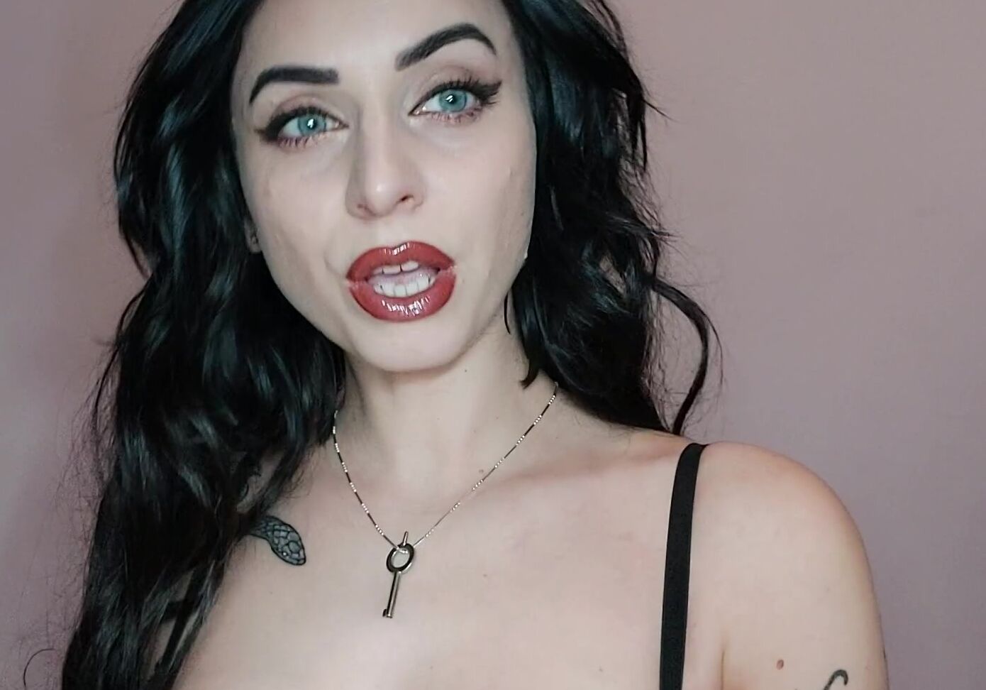 Moneygoddesss The Lips That Will Trap You Mesmerizing You With My Glossy Lips And Lucious Big Lips T