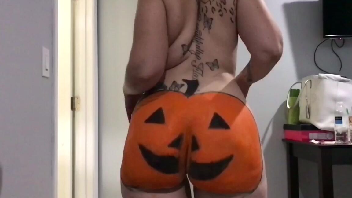Thickii Nickii Pumpkin Booty