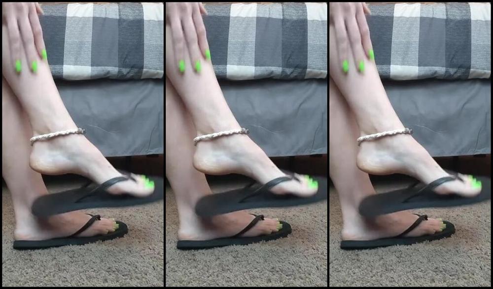 Premiumbrandy Onlyfans Green Toes Black Flip Flop Play Showing Off My Bright Green Toes With These Black Flip Flops I Try
