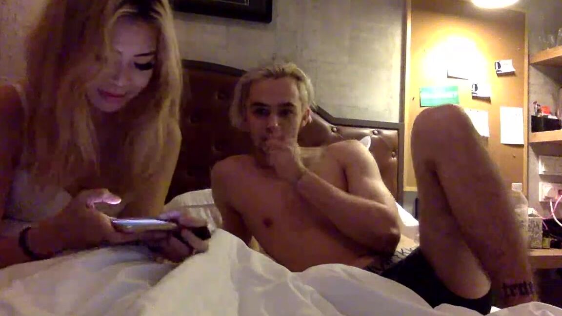 Bogsbitch Bella Isn T Feeling Well And She S On Her Period Here Is One Of Our Old Lives D