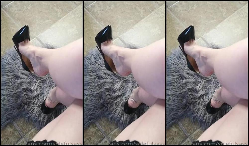 Solefulsassy Onlyfans Request For Dangle In Black Heels Enjoy