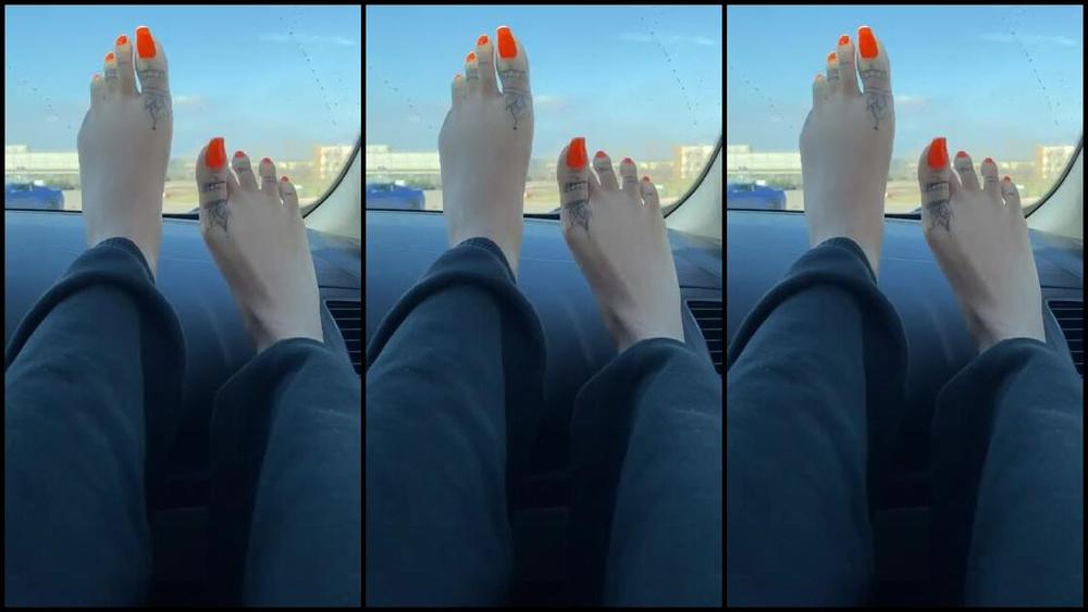 Zafeetllc Onlyfans Todays A Nice Day To Let My Pretty Gals Breathe