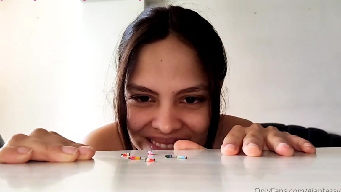 Valery Maxwell Nicknamed Giantessvalery Onlyfans 10 13 2022 Im Going To Have A Fest With All These Tinies I Will Eat Them All