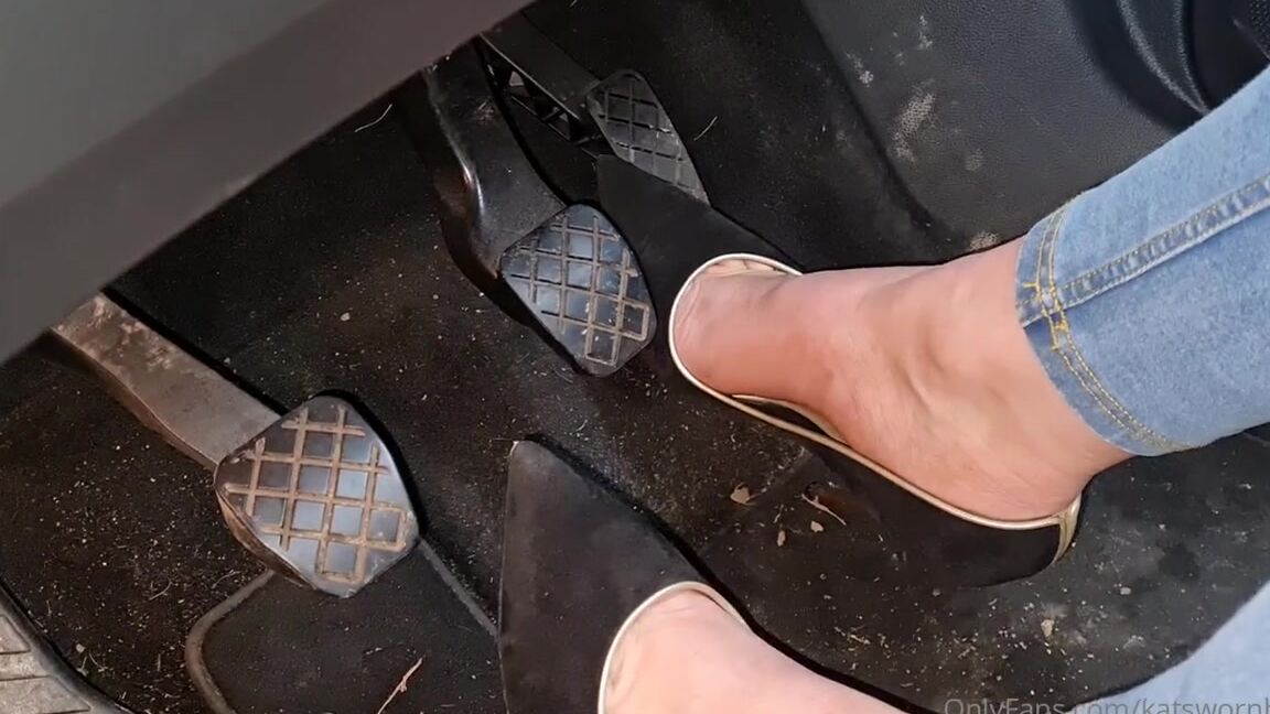 Kats Worn Heels Nicknamed Katswornheels Onlyfans Pedal Pumping Driving In A Pair Of My Suede Casadei Blades Good Prices On Custom Clips