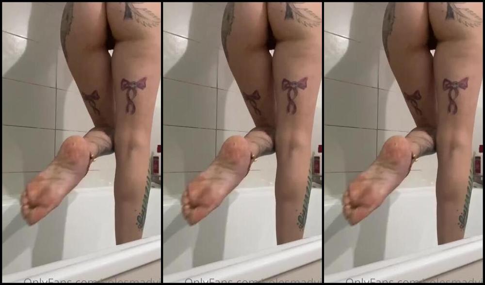 Solesmad Fetish Queen Aka Solesmadvip Onlyfans Im Going To The Shower Are You Coming Btw In My Bathroom The Light Is Not Good But The Views