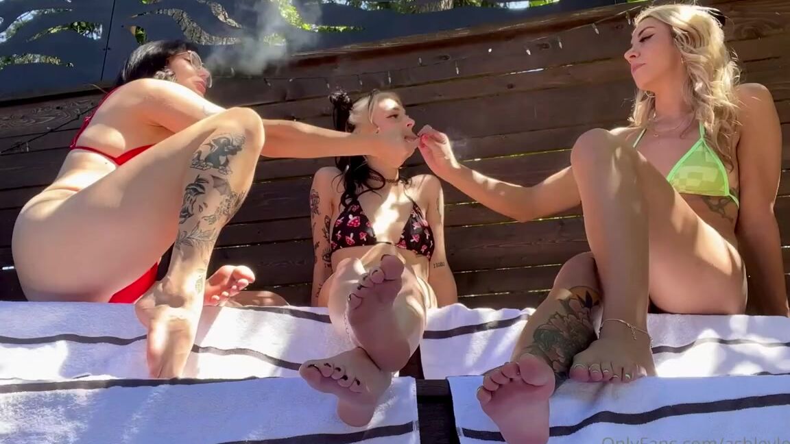 Ashleylottsxo Onlyfans Admit It You Just Love Getting To Be A Part Of Our Blunt Rotation Even If We Do Ignore You The Whop