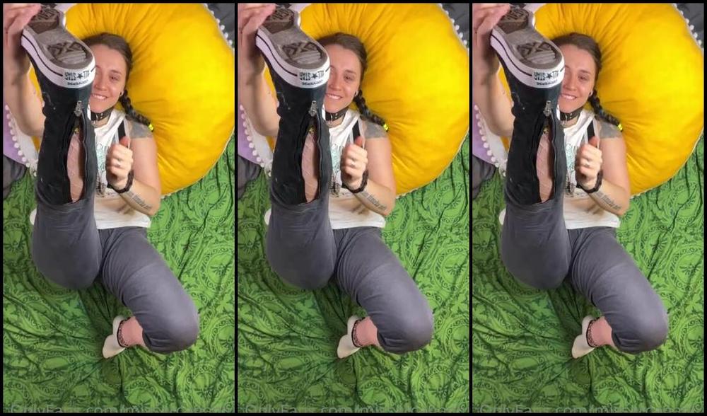 Missarcanaplus Nicknamed Missarcanaplus Onlyfans Meant To Post This Earlier But Something Came Up With One Of My Cats Today And I Had To Take Her