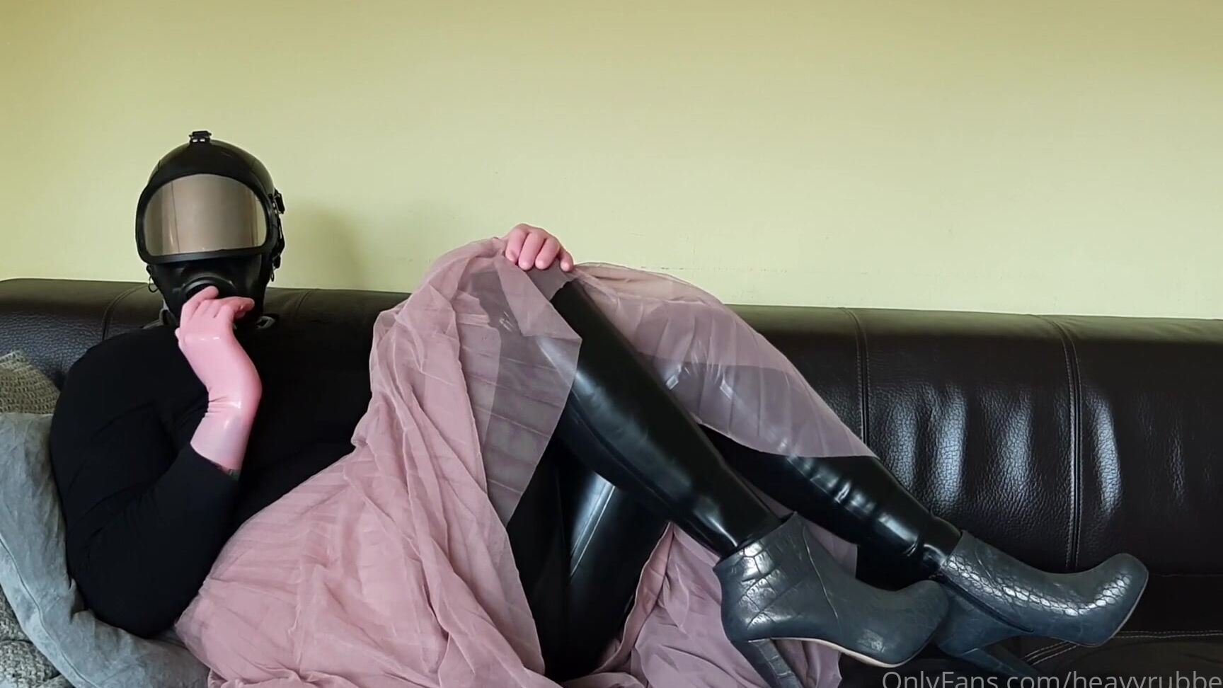 Heavyrubberette I Just Wanted To Take Some Photos But The Auer Made Me Really Horny Shame On Me