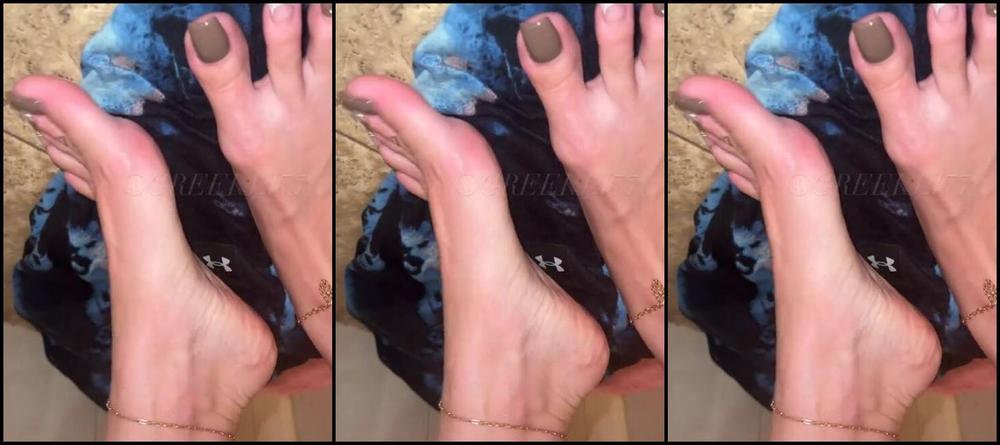 Greek Goddess Li Aka Greekli77 Onlyfans Good Morning From Me And My Shower Toes 5Sc