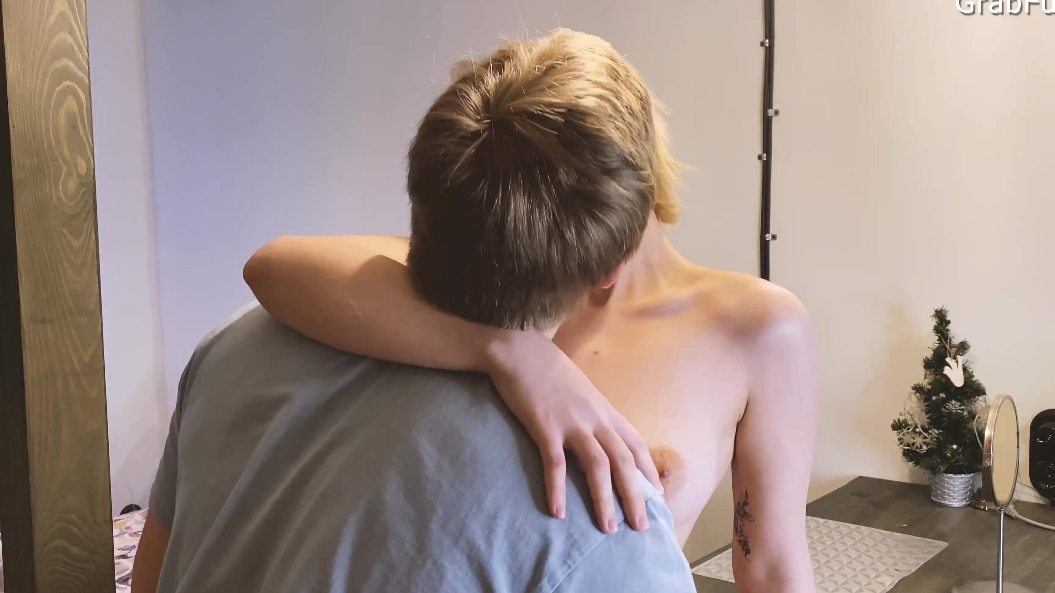 DollHole GrabFuck Парикмахер на дому. Расплатился спермой с её тугой  xhamster