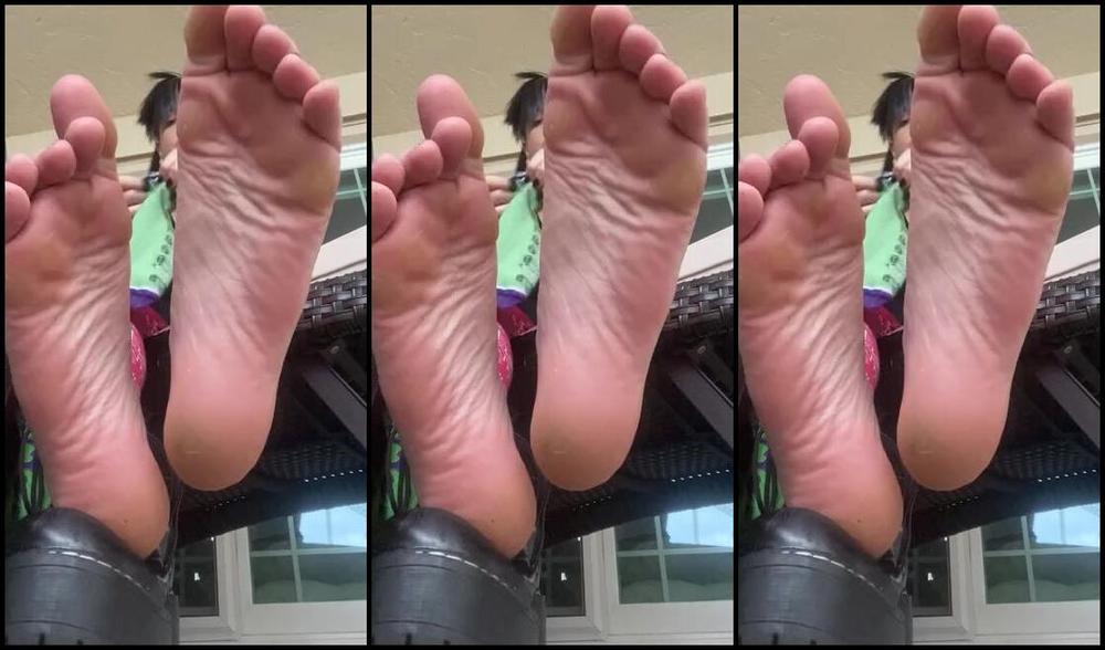 Summer Solesis Nicknamed Summer Solesis Onlyfans Reverse Sock And Shoe Removal