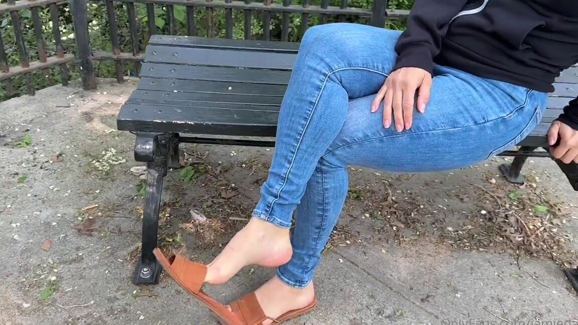 Jamiedaniels Onlyfans Good Evening Busy Day With The Family Just Got Home And Dealing With My Daughter Who Was Havingp