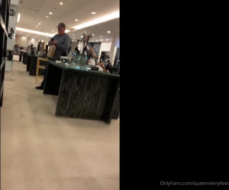 Tierradoll Onlyfans Shopping With Slave A Findom Ebonyfemdom