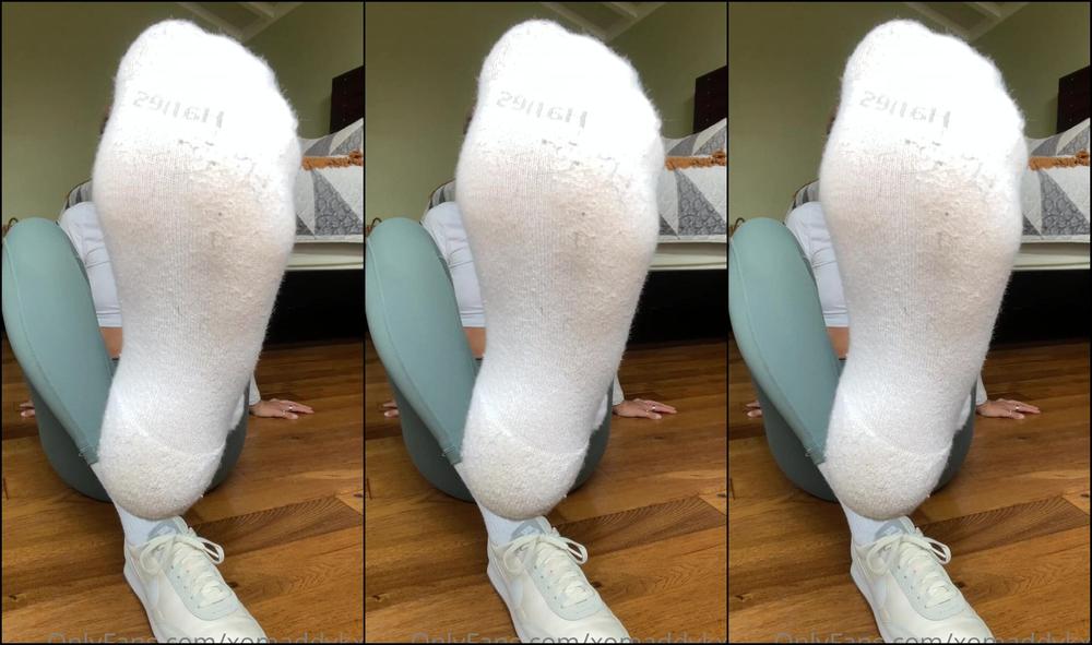 Xomaddykxo Mommy Chained U To The Wall Uh Oh Were You A Bad Boy Sniff My Stinky Feet Loser