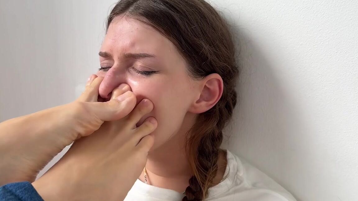 fragrant shop bratty meisje nose between toes foot smother 1080p Clips4Sale