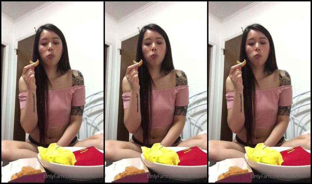 Xailormoon Eat Dinner With Me Watch Me Do A Food Dance For Mins With Hard Nipples Hahaha Idk Why