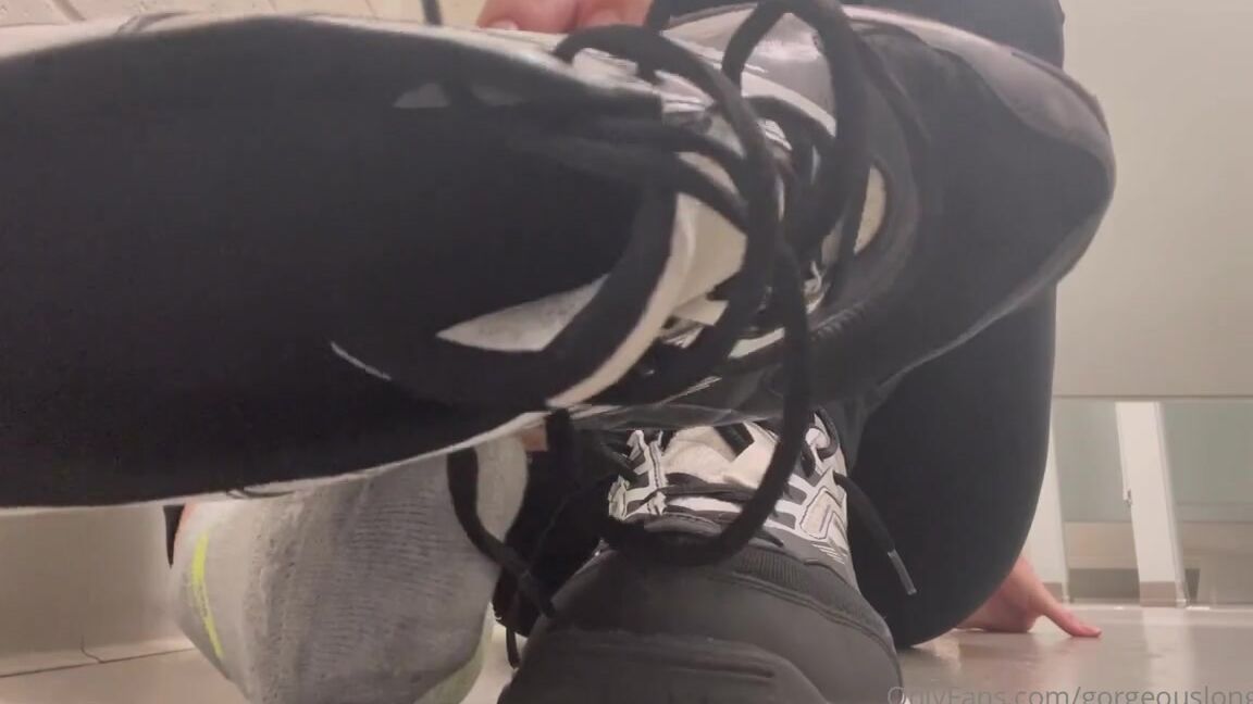 Gorgeous Long Toes Nicknamed Gorgeouslongtoes Onlyfans Tbt Throwback Toes My Socks Have Been Highly Requested Lately So Enjoy This Video From