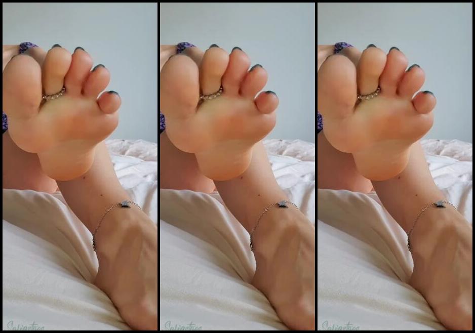 Sofiastoe Aka Sofiastoes Onlyfans I Hope You Dont Mind Wiggling My Toes In Front Of You Face Early In Bed Good Morning Ps
