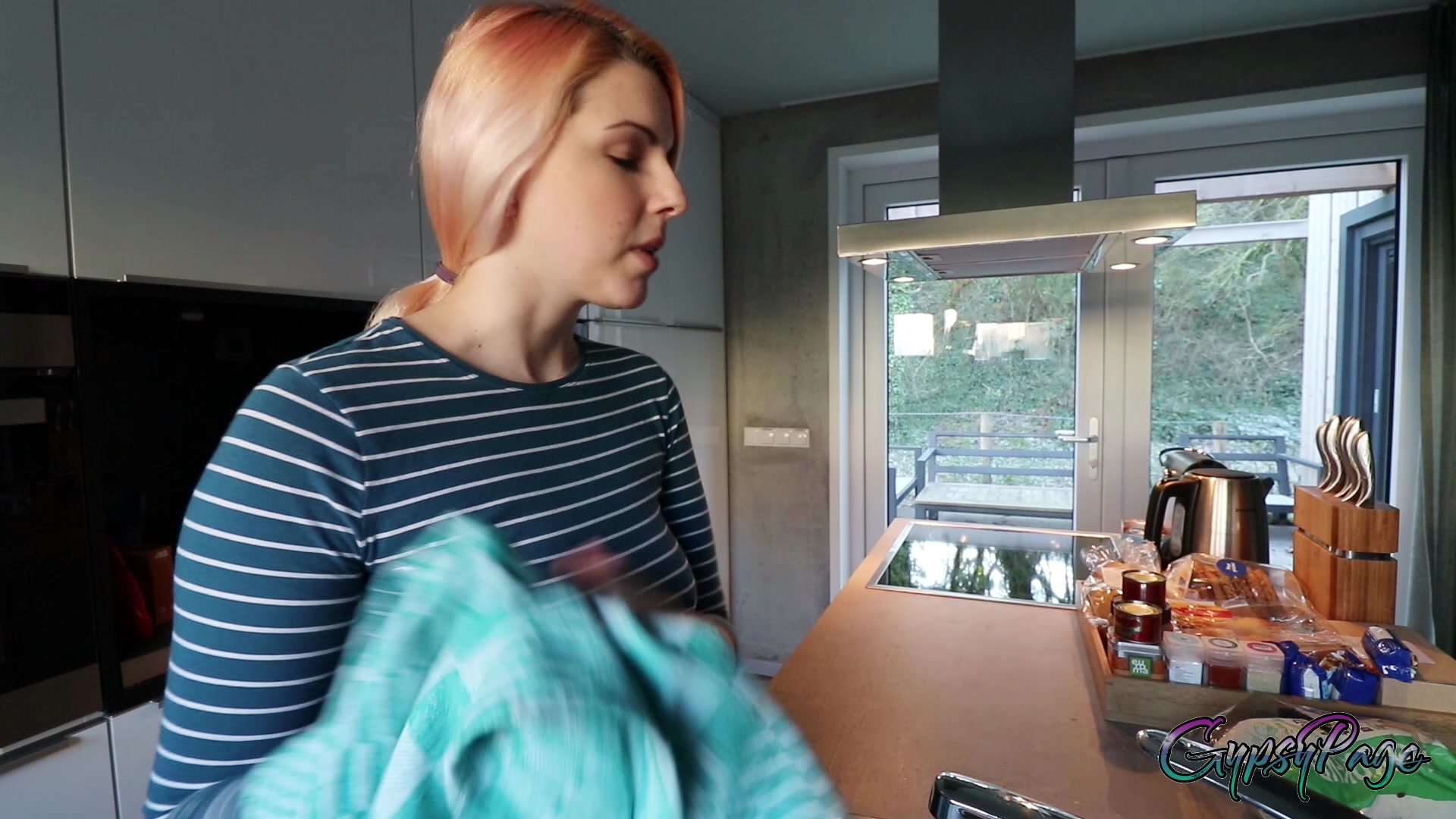 Voyeur, Orgasms, Hairy Bush gypsypage extreme horny in the kitchen voyeur