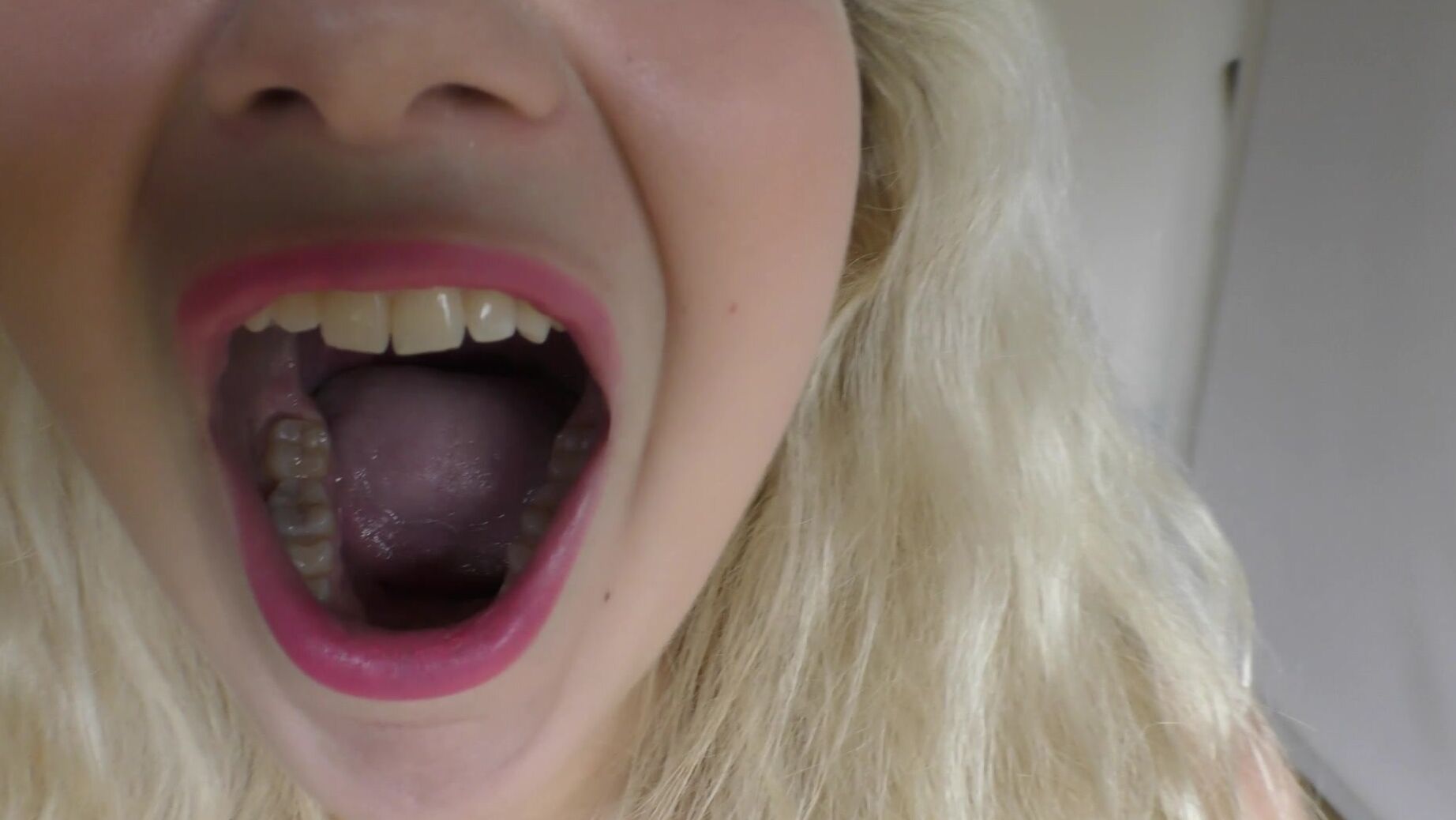 Bad Dolly Close Up Mouth Exploration