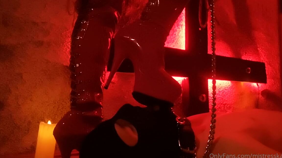 Mistresskarino Boot Worship And Faces Itting For Good Morning He Was Lucky Slave Antamer