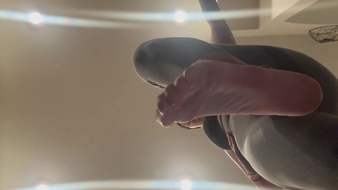 Feetluver32 Nicknamed Feetluver32 07 01 2025 Onlyfans Video After Gym Stomp Session