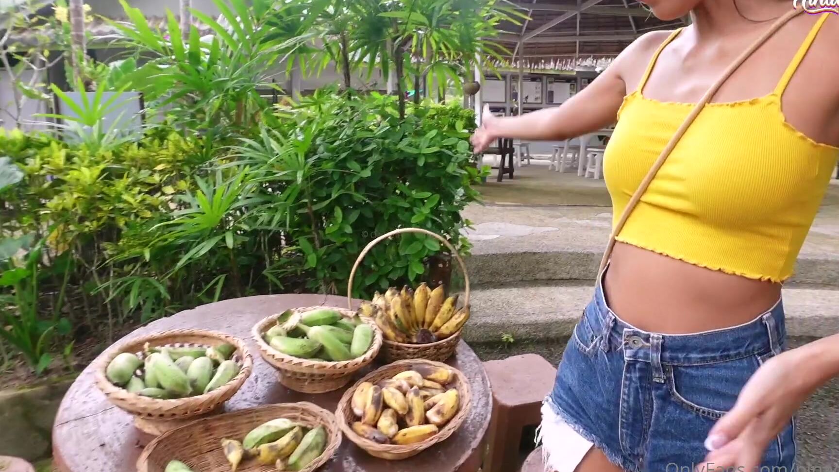 Ninacola Vlog Feeding The Elephant It S Been Such A Long Time For My Vlog Haha I Hop