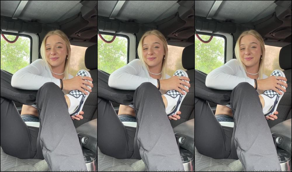 Xomaddykxo Pov Ur My Bff And I Make You Worship My Stinky Soles In The Car For The First Time Ho