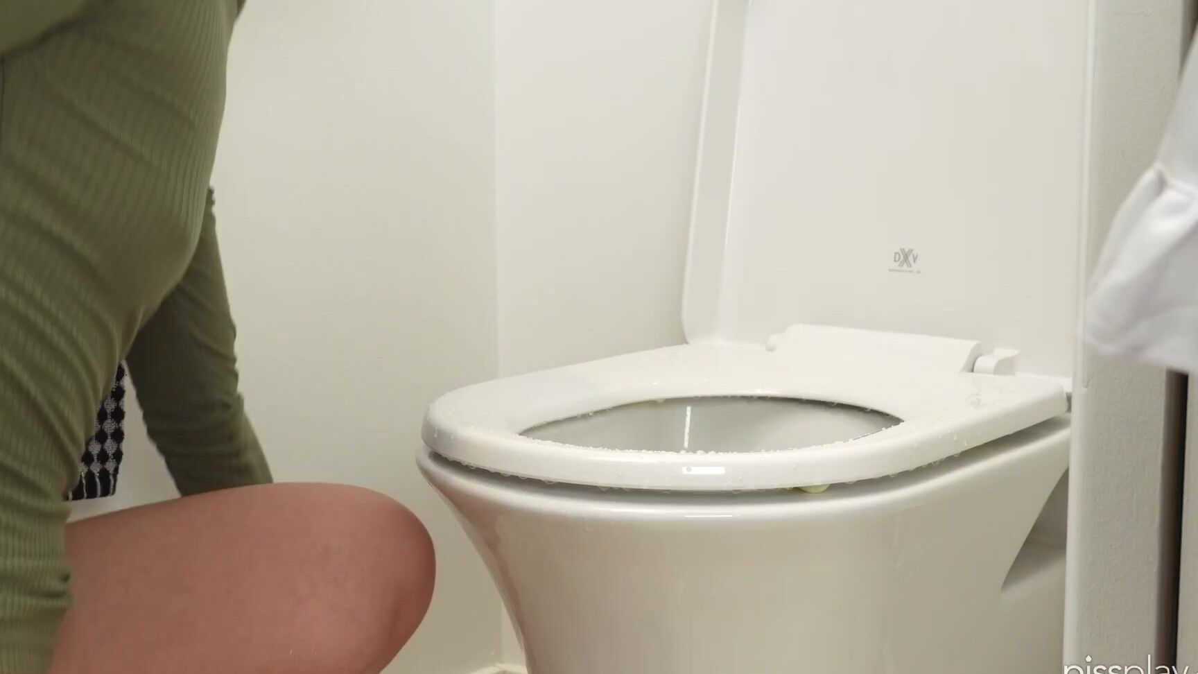 Pissplay Morgan Meets Toilet Bot