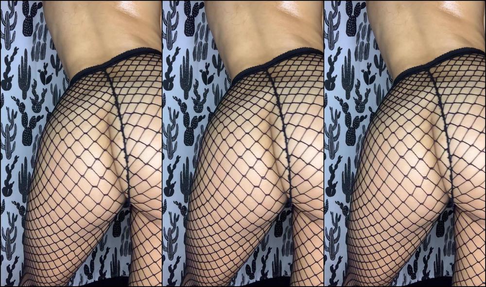 vixensophia-18-11-2019-88733671-i-bet-your-strong-hands-could-rip-them-off-faster-