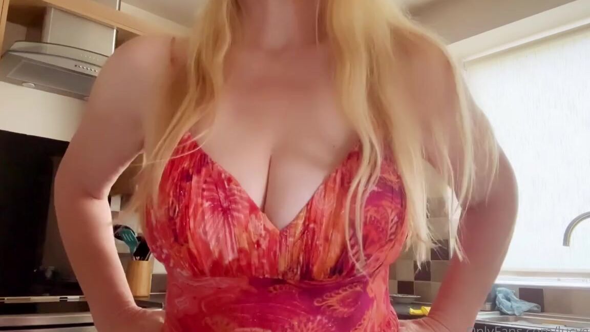 Lucy Gresty Nicknamed Lucygresty 07 08 2023 Onlyfans Video Kitchen Tease