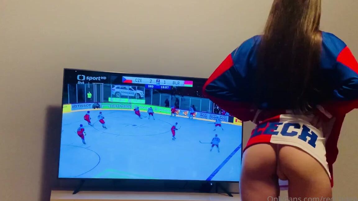 Red Queen Nicknamed Red Queen 94 Femdom 05 24 2021 Onlyfans Video Would You Like To Watch Hockey With Me Scored 3 Goals I Want One Tip