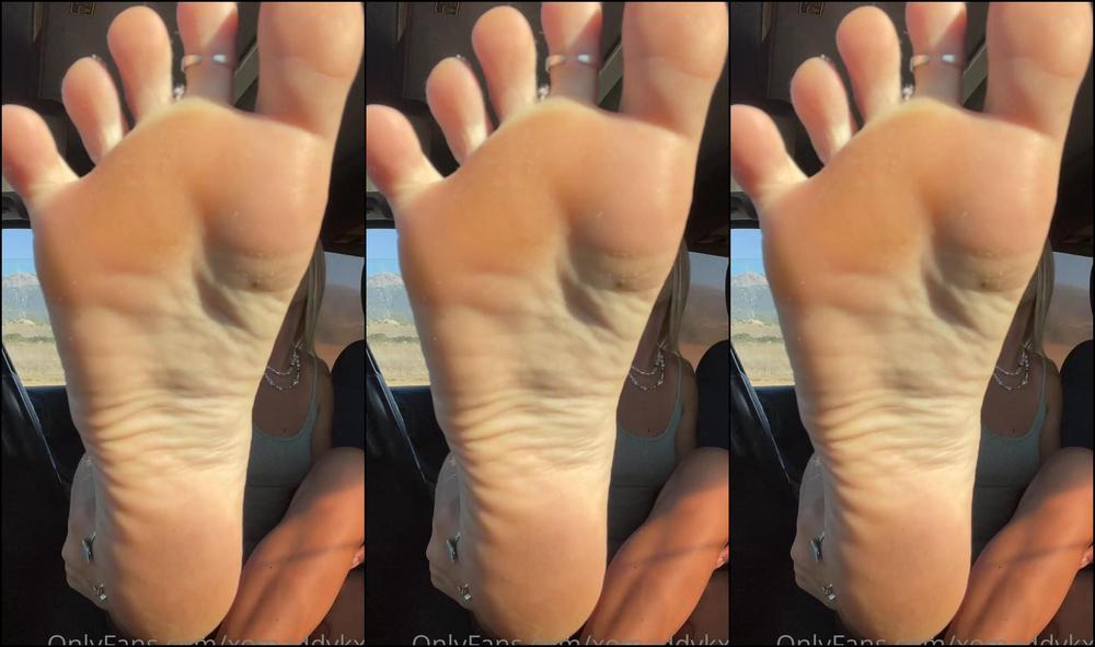Xomaddykxo Worship My Sweaty Soles After Taking Off My Workout Shoes