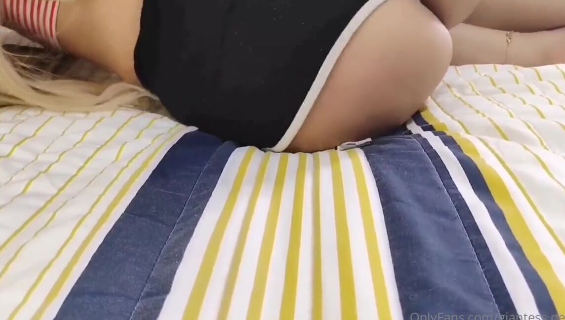 Giantess Debora Nicknamed Giantess Debora Onlyfans Dbora Надоело От Ее Парня Ухода Из Дома И Говорит Она Хочет Его Уменьшить Поэтому Он Будет T2